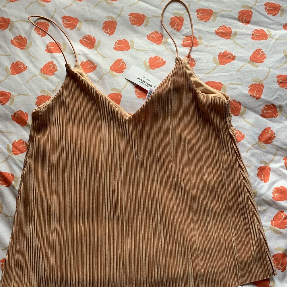 Tilly’s pink top